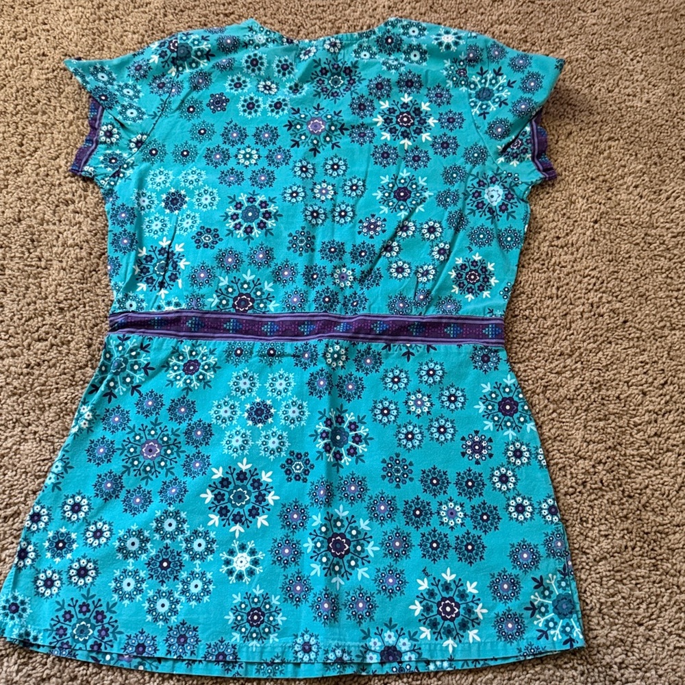 Koi  size extra small scrub top - Picture 4 of 4